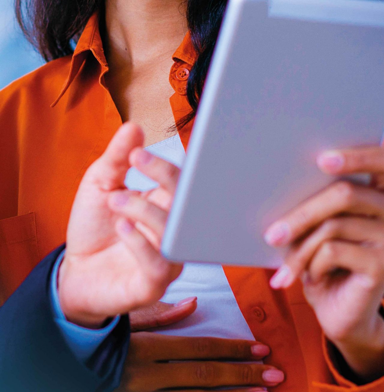 Continuation of two colleagues looking at tablet